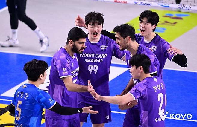 득점 후 기뻐하는 우리카드 선수들 [한국배구연맹 제공. 재판매 및 DB 금지]
