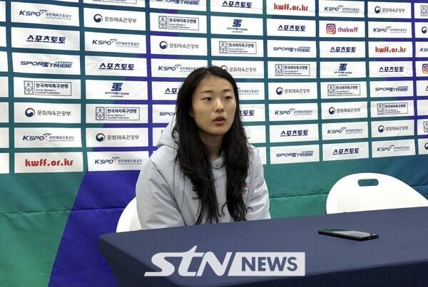 화천KSPO 위재은이 8일 서울월드컵보조구장에서 치러진 2025시즌 WK리그 챔피언결정전 1차전 경기 종료 후 기자회견에 임하고 있다. /사진(상암)=강의택 기자