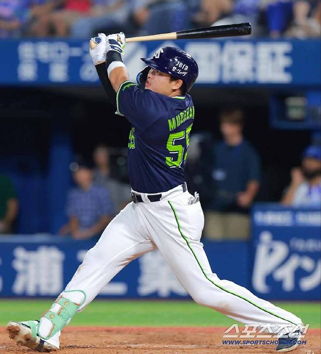 포스팅을 통해 메이저리그 도전에 나선 무라카미. 무라카미는 야쿠르트에서 8시즌을 뛰면서 246홈런을 기록했다. 시애틀, 다저스, 양키스가 무라카미의 행선지로 떠올랐다. 사진캡처=야쿠르트 스왈로즈 SNS