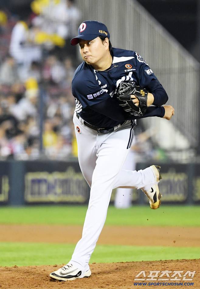 30일 잠실구장에서 열린 LG 트윈스와 두산 베어스의 경기. 두산 이영하가 역투하고 있다. 잠실=박재만 기자 pjm@sportschosun.com/2025.09.30/