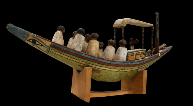우크호텝의 장례용 배 모형