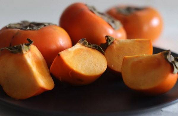 위석은 소화기 건강을 위협하므로 감 섭취에 주의를 기울여야 한다./사진=게티이미지뱅크