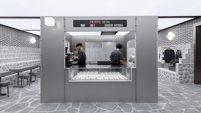 자라 명동 눈스퀘어 플래그십 매장의 자카페. [사진=자라]