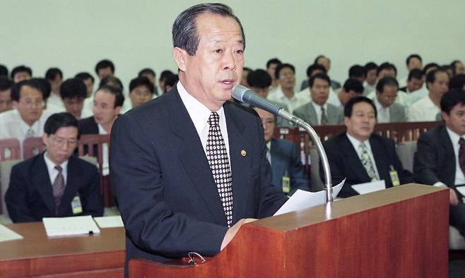 정종택(1935∼2025) 전 환경부 장관이 현직 국무위원 시절 국회에 출석해 의원들 질의에 답변하고 있다. 세계일보 자료사진