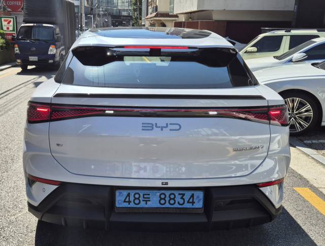 비야디(BYD)의 중형 전기 SUV 씨라이언 7의 후면부 모습. 유민환 기자