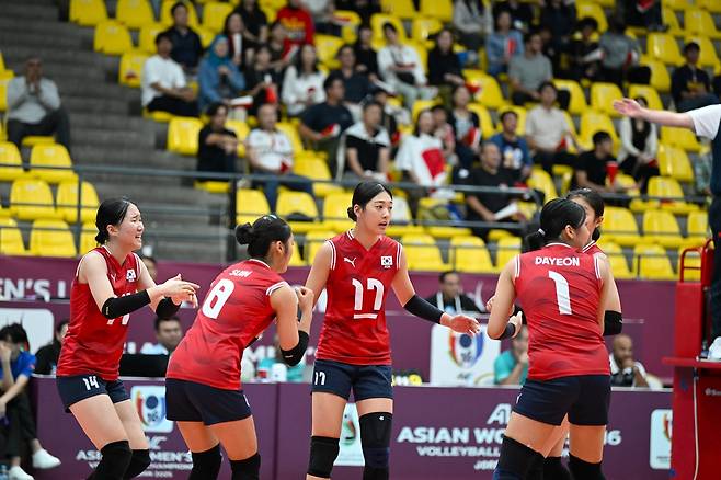 일본과 4강 한일전 펼치는 한국 U-16 여자배구 대표팀 선수들 [아시아배구연맹 페이스북 캡처. 재판매 및 DB 금지]