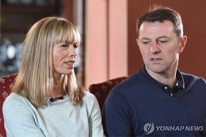 2017년 BBC 인터뷰 중인 매캔 부부 [AFP 연합뉴스 자료사진 재판매 및 DB 금지]