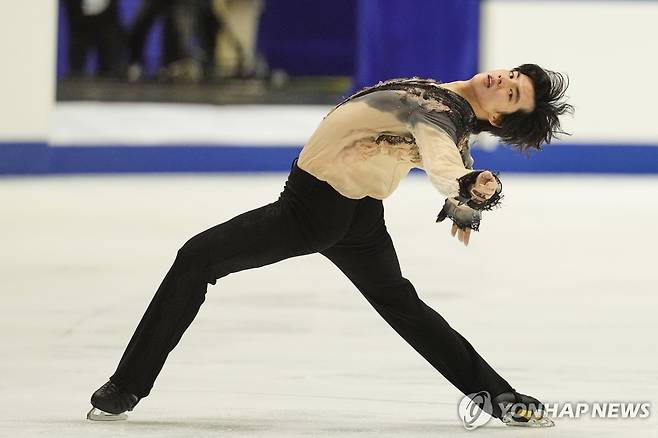 연기 펼치는 차준환 [AP=연합뉴스]