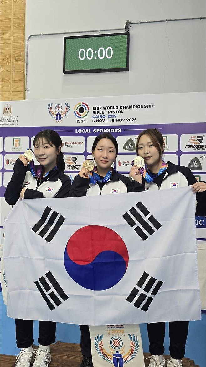 여자 공기소총 단체전 은메달을 합작한 반효진, 권은지, 권유나(왼쪽부터) [장갑석 감독 제공. 재판매 및 DB 금지]