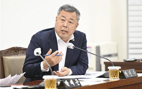 부산시의회 건설교통위원회 소속 박진수(비례) 의원. 부산일보DB