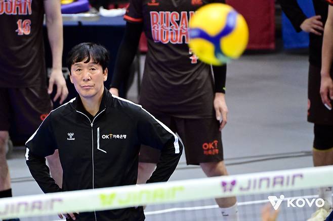 신영철 OK저축은행 부산 감독(KOVO제공)