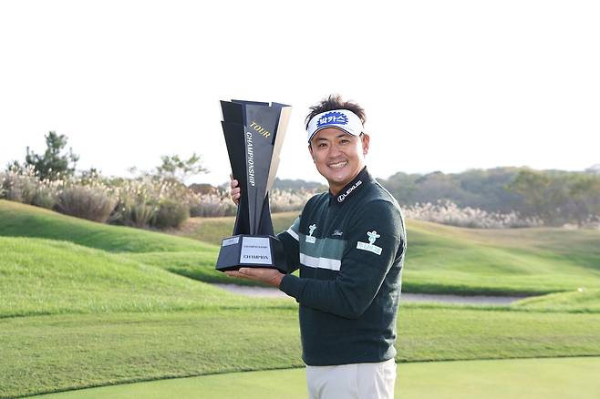 KPGA 투어 최종전인 투어 챔피언십 정상에 오른 박상현. (KPGA 제공)