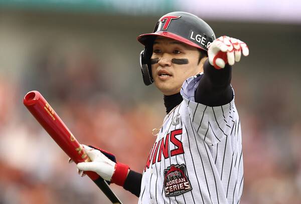 2025 한국시리즈 1차전에서 홈런을 친 후 세리머니를 펼치는 박해민. ⓒ연합뉴스