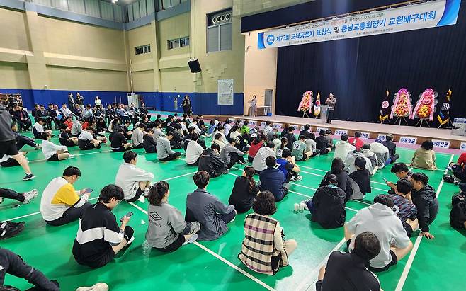 5월 12일 충남 청양군 청양다목적체육관에서 충남교총회장기 교원배구대회가 열렸다.  /한국교원단체총연합회 홈페이지 캡처