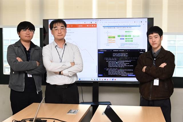 독자 AI 파운데이션 모델 개발사업에 참여하는 ETRI 연구진. ETRI 제공.