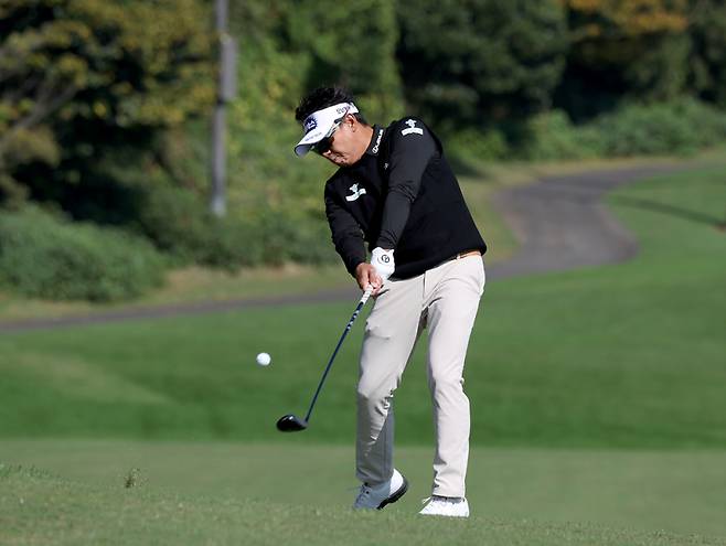 <yonhap photo-3541="">박상현이 9일 제주도 서귀포시 테디밸리 골프앤리조트에서 열린 한국프로골프(KPGA) 투어 챔피언십 인 제주 최종 라운드 4번홀에서 세컨샷을 하고 있다. 사진=KPGA 제공. </yonhap>