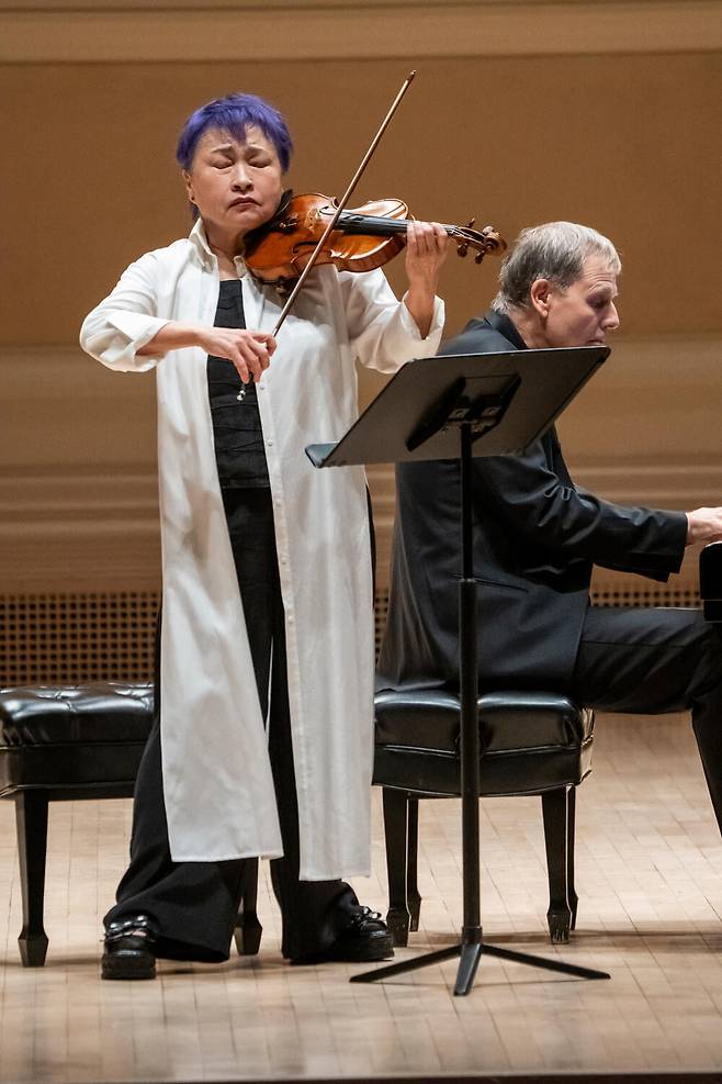 Kyung Wha Chung and Kevin Kenner (c) 카네기홀, photo by_Stephanie Berger