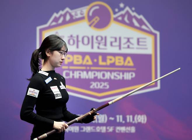 ‘LPBA 원조 퀸’ 이미래(하이원리조트)가 정수빈(NH농협카드)을 ‘패패승승승’으로 꺾고 4강에 올랐다. PBA 제공