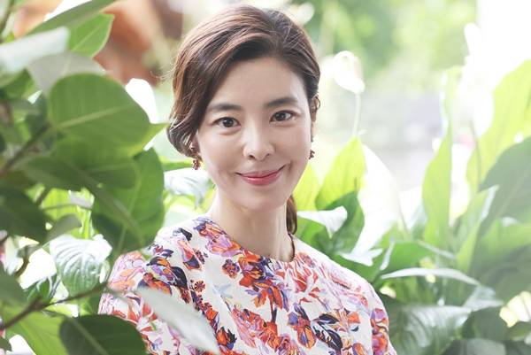 ▲드라마 '그린마더스클럽'에 출연한 배우 김규리가 2022년 5월26일 서울 종로구 재동의 한 카페에서 인터뷰에 앞서 포즈 취하고 있다. ⓒ연합뉴스