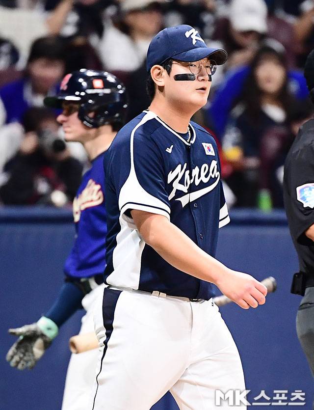 9일 오후 서울 고척스카이돔에서 ‘2025 NAVER K-BASEBALL SERIES’ 한국과 체코의 평가전이 열렸다. 5회말에 등판한 대표팀 김서현이 1타점 적시타를 허용한 후 아쉬워 하고 있다. 사진(고척 서울)=김영구 기자
