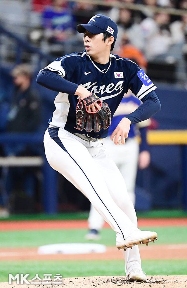 9일 오후 서울 고척스카이돔에서 ‘2025 NAVER K-BASEBALL SERIES’ 한국과 체코의 평가전이 열렸다. 대표팀 선발 오원석이 역투하고 있다. 사진(고척 서울)=김영구 기자