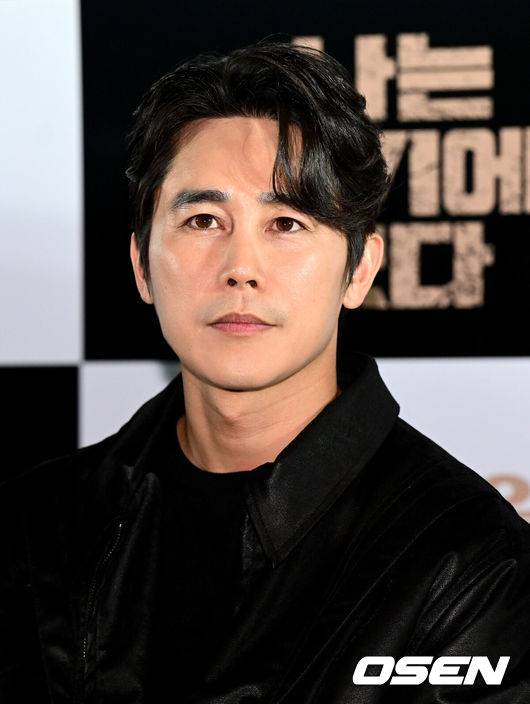 [OSEN=최규한 기자] 7일 오후 서울 자양동 롯데시네마 건대입구에서 영화 ‘나는 여기에 있다’ (감독 신근호) 언론시사회 및 간담회가 열렸다.배우 정태우가 간담회에 참석해 인사말을 준비하고 있다. 2023.04.07 / dreamer@osen.co.kr