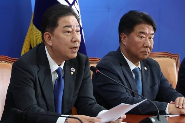 김병기 더불어민주당 원내대표가 9일 서울 여의도 국회에서 국정감사 종합평가와 11월 국회 운영과 관련해 기자간담회를 하고 있다.연합뉴스