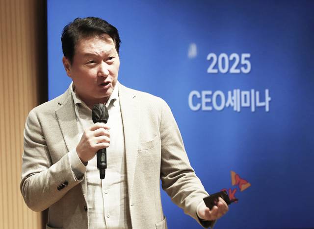 최태원 SK회장이 8일까지 2박 3일간 경기도 이천 SKMS연구소에서 열린 ‘CEO세미나’에서 발언하고 있다. 사진 제공=SK
