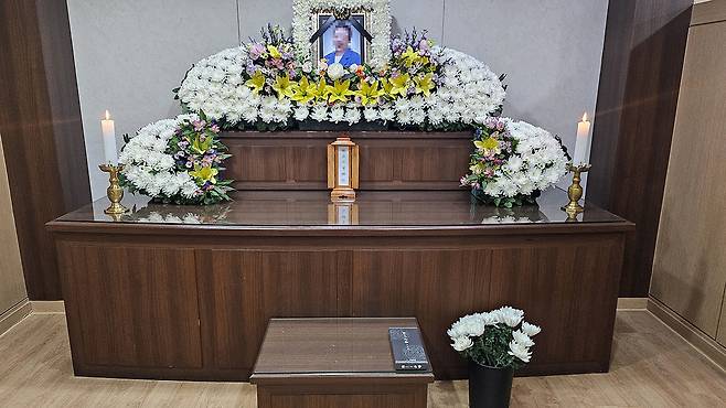 누나의 영정사진은 누나 얼굴에 다른 사람의 몸을 합성해 만들어야 했다. ⓒ하라아빠 제공