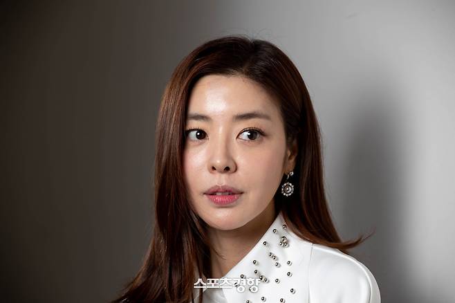 국정원이 과거 이명박 정부 블랙리스트 책임을 인정하자 심경을 밝힌 배우 김규리. 경향신문 자료사진