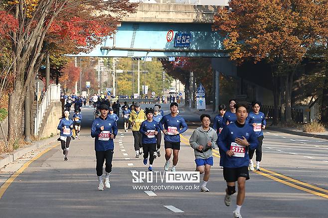 ▲ 제2회 블루런이 성남 탄천종합운동장에서 열렸다. 탄천변 일대를 도는 코스로 구성됐다. ⓒ곽혜미 기자