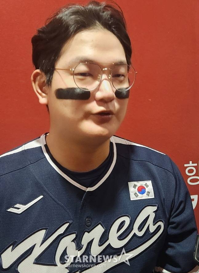 김서현이 9일 체코전을 마친 뒤 취재진과 인터뷰를 하고 있다. /사진=안호근 기자