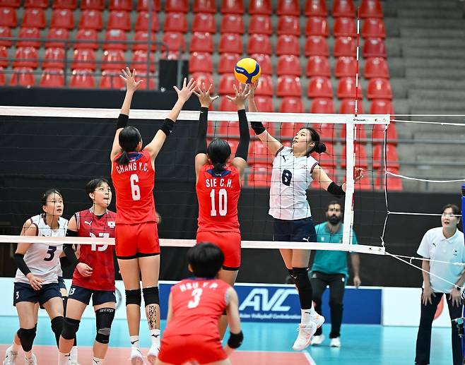 대만과 경기 펼치는 한국 U-16 여자배구 대표팀 선수들 [아시아배구연맹 페이스북 캡처. 재판매 및 DB 금지]