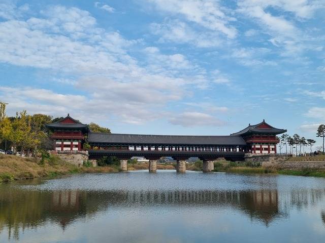 경주의 대표적인 문화인프라로 떠오르고 있는 월정교. 강시일 기자