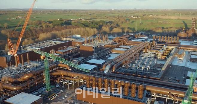 인텔이 자산운용사 아폴로와 51:49 합작투자로 아일랜드에 짓고 있는 파운드리(반도체 위탁생산) 공장 팹34.(사진=인텔)