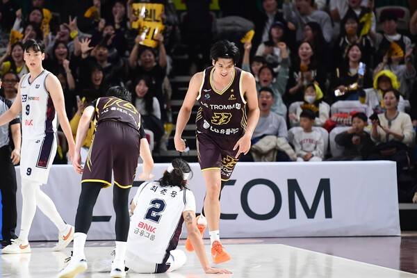 득점 후 기뻐하는 창원 LG의 칼 타마요. /사진=KBL