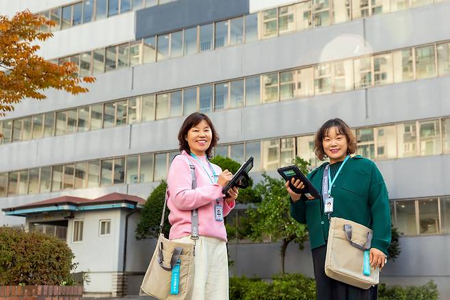 경기도 고양시 덕양구의 '자매' 인구주택총조사 조사요원 전은영(왼쪽), 전현주씨. /이건송 영상미디어 기자