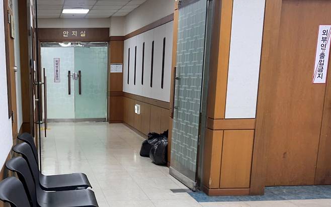 울산화력 붕괴사고로 숨진 김 모 씨(44)의 시신이 안치된 울산 중구 동강병원 안치실. 2025.11.9/뉴스1