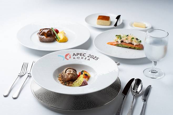 롯데호텔에서 지원한 APEC 정상회의 오찬 메뉴. 롯데호텔앤리조트