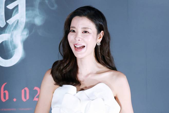 배우 김규리가 '문화계 블랙리스트' 재판 결과 심경을 전한 가운데 악플러와 전쟁을 선포했다. 사진은 지난 5월 서울 CGV용산아이파크몰에서 진행된 영화 '신명'(감독 김남균) 제작발표회에 참석해 포즈를 취한 김규리. /사진=스타뉴스