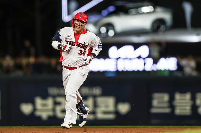 LG 김현수, 한화 손아섭, 삼성 강민호, KT 황재균, KIA 최형우, 양현종은 9일 개장한 2026년 FA 시장에서 큰 관심을 받고 있다. KBO리그를 호령하는 슈퍼스타인 데다 보상 등급도 인적 보상이 필요없는 C등급이라 더욱 매력적이다. KIA 최형우. 사진제공｜KIA 타이거즈