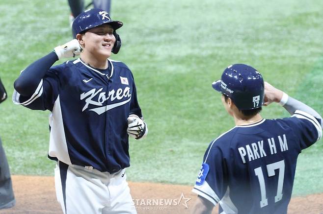 [B하인드★] 투런포 번쩍 이재원! 빅보이 국대 신고식에  LG팬들 함박웃음