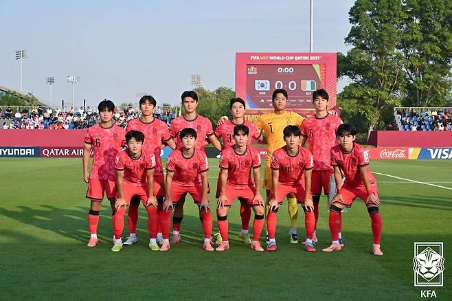 Игроки сборной Кореи U-17, вышедшие в стартовом составе против Кот-д'Ивуара. [대한축구협회 제공. 재판매 및 DB 금지]