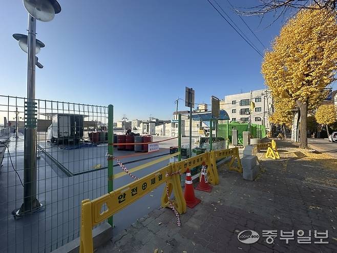 11일 인천 계양구 계산동에 소재한 계양산 공영주차장 지상 2층이 보수공사로 인해 이용이 통제돼 있다. 사진=노선우 기자