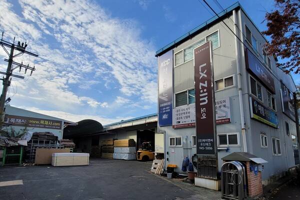 광주광역시 광산구 평동산단 ㈜제이앤씨우드테크 전경. ㈜제이앤씨우드테크 제공