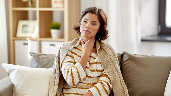 목이 아프고 부었을 때 조심해야 하는 음식이 있다｜출처: 클립아트코리아