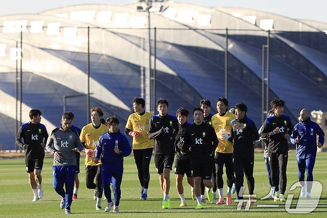 대한민국 축구 국가대표팀 선수들이 10일 충남 천안시 서북구 대한민국축구종합센터 하이브리드잔디 훈련장에서 훈련을 하고 있다. 홍명보 감독이 이끄는 축구대표팀은 오는 14일 대전월드컵경기장에서 볼리비아와 18일 서울월드컵경기장에서 가나와 11월 A매치 친선경기를 갖는다. 2025.11.10/뉴스1 ⓒ News1 박정호 기자