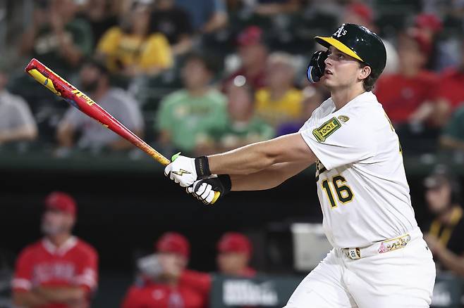 애슬레틱스 거포 1루수 닉 커츠가 만장일치로 AL 신인왕에 올랐다. AP연합뉴스