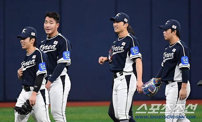 대한민국 야구대표팀이 5일 고척스카이돔에서 훈련을 가졌다. 외야조 박해민, 문현빈, 이재원이 수비 훈련을 하고 있다. 고척=박재만 기자 pjm@sportschosun.com/2025.11.05/