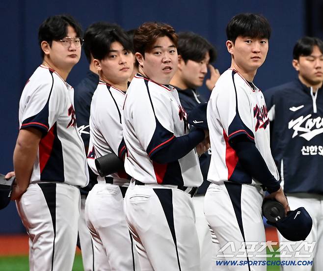 대한민국 야구대표팀이 11일 고척스카이돔에서 훈련을 가졌다. 김서현 조병현 이로운 김건우가 미팅을 갖고 있다. 고척=허상욱 기자wook@sportschosun.com/2025.11.11/